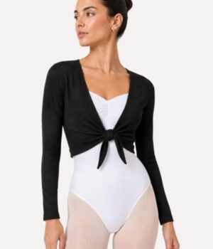 ballettjacke-schwarz-damen-modell-vorderansicht-studio