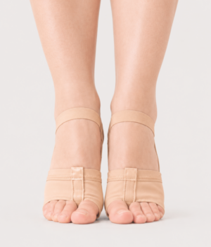 tanzschuh-hautfarbe-damen-modell-rueckansicht-studio