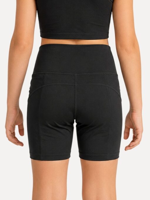 bike-pants-schwarz-kind-modell-rueckansicht