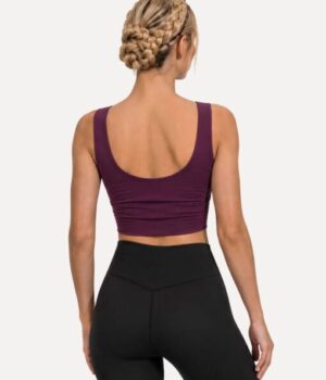 croptop-burgunderfarben-damen-modell-rueckenansicht