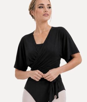 kimono-schwarz-damen-modell-vorderansicht