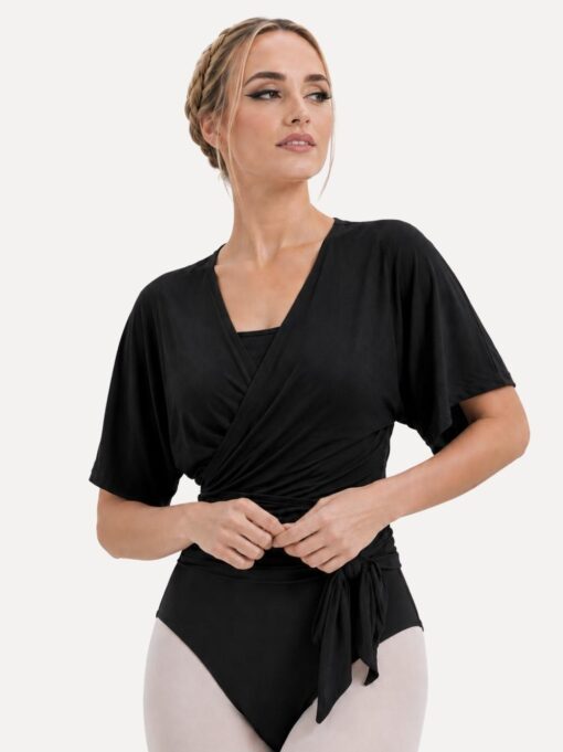 kimono-schwarz-damen-modell-vorderansicht