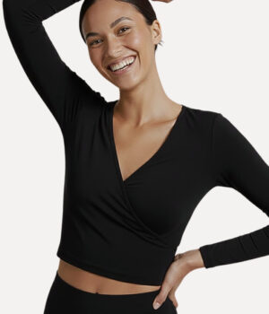 Ballettjäckchen aus Tactel mit 7/8 Ärmeln Pullover schwarz Modell Nahaufnahme