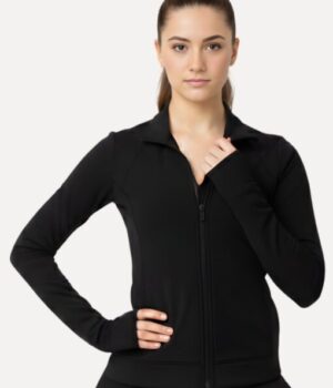 teamjacke-tanz-schwarz-vorderseite-am-modell